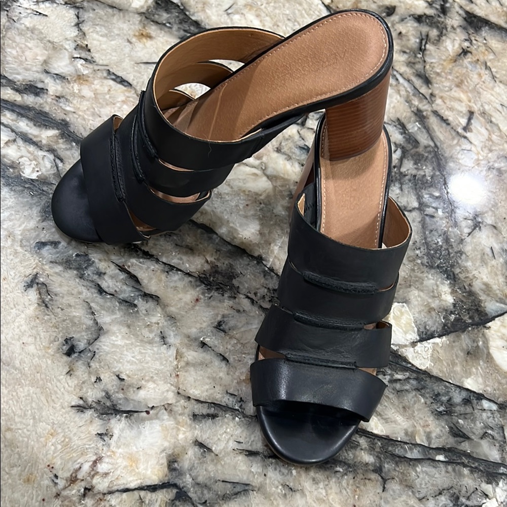 AEROSOLES Black Mules Sleek Minimalist Comfort